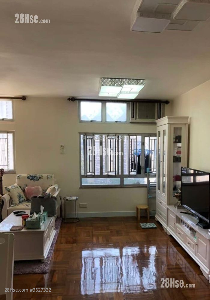 Kam On Court Sell 3 Bedrooms , 1 Bathroom 645 ft² ( 59.9 m² )