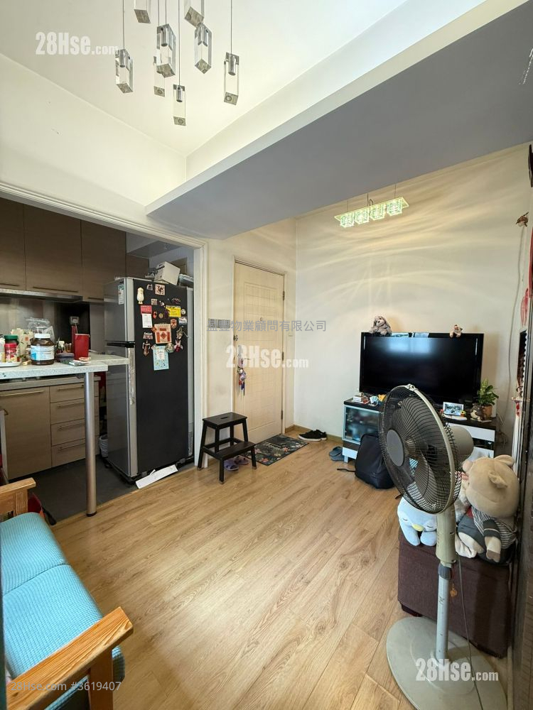 Kwong Sang Hong Building Sell 2 Bedrooms , 1 Bathroom 392 ft² ( 36.4 m² )