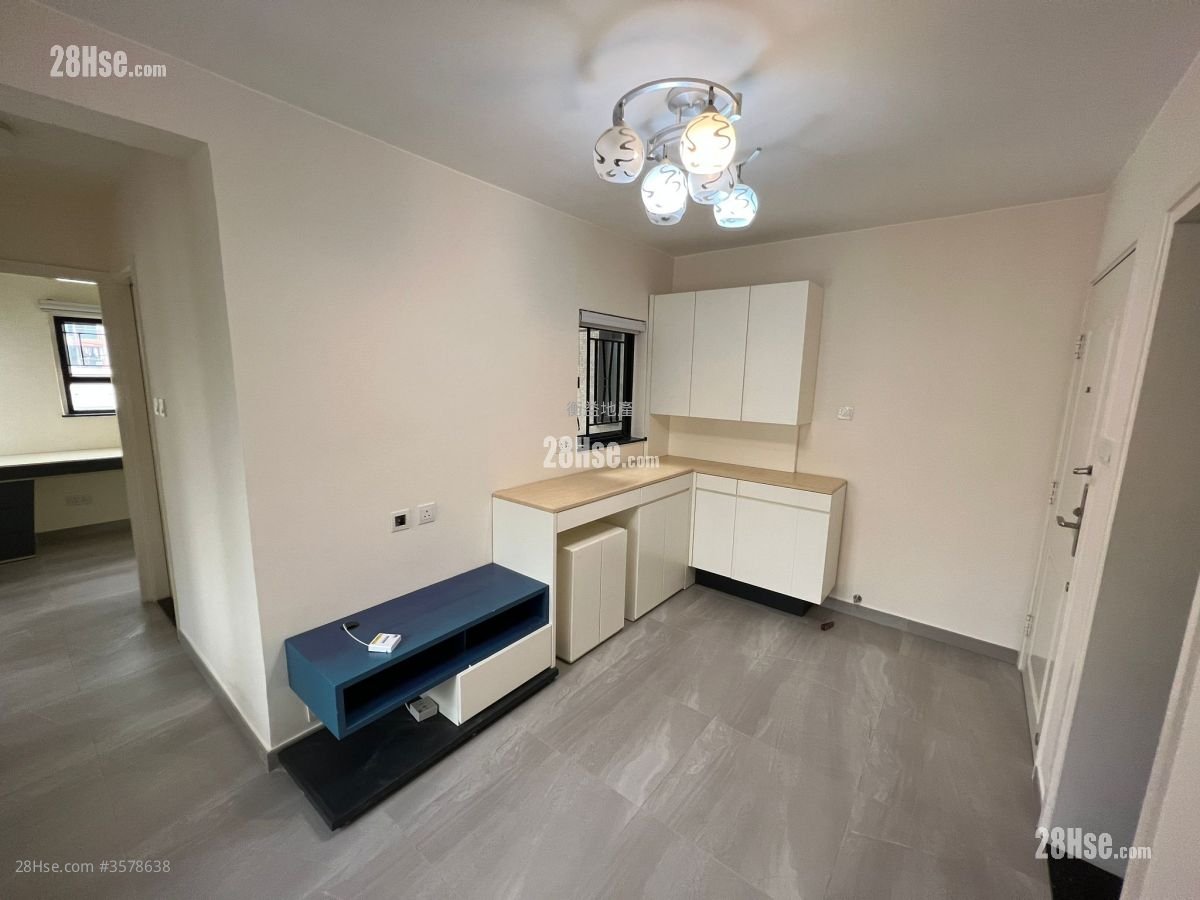 Shaukeiwan Plaza Sell 2 Bedrooms , 1 Bathroom 344 ft² ( 32.0 m² )