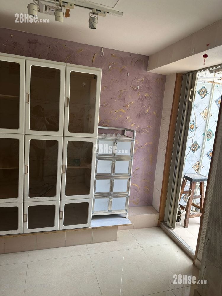 King Wah Building Rental Studio , 1 Bathroom 200 ft² ( 18.6 m² )