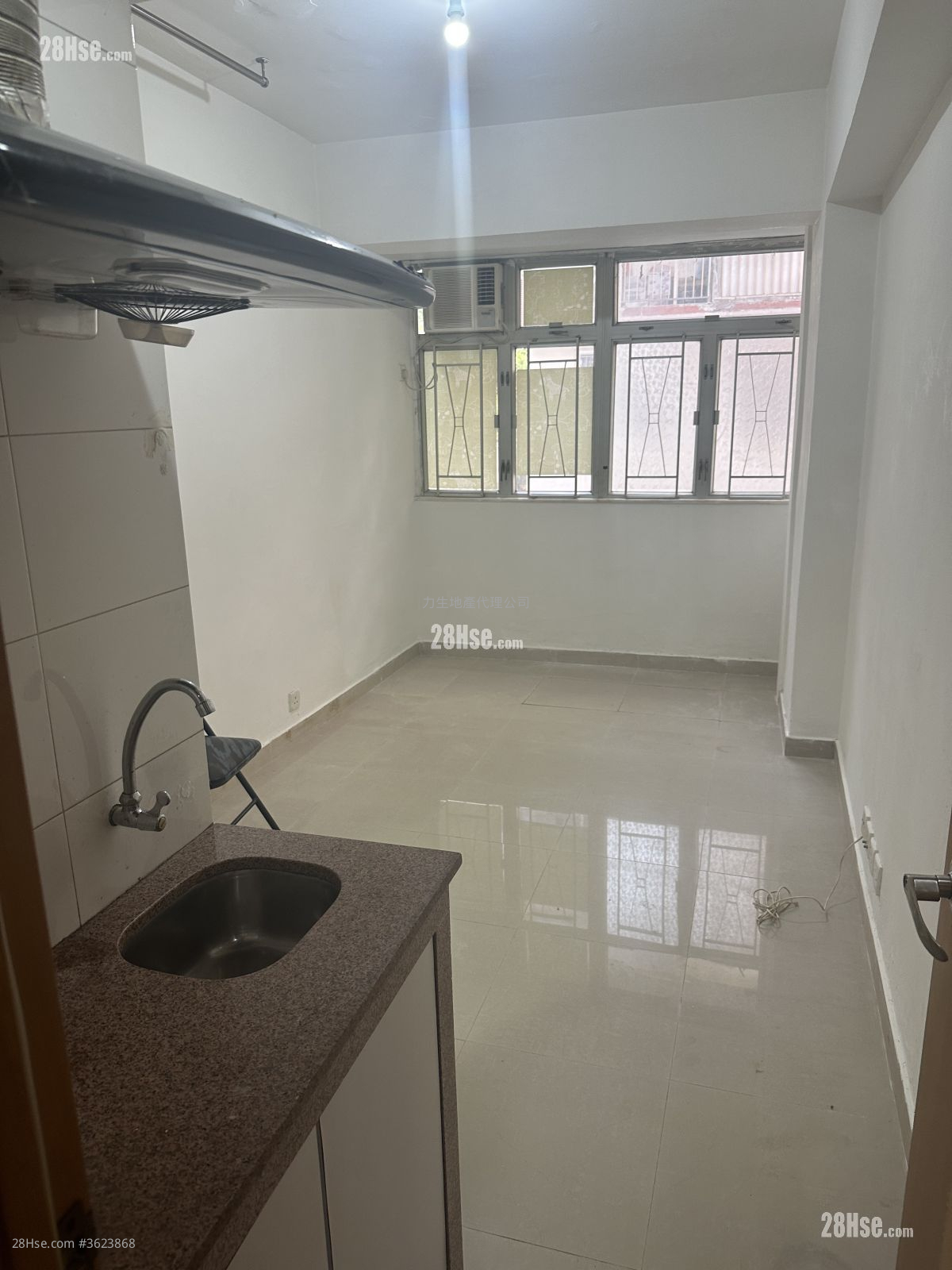 Yuet Ming Building Rental Studio , 1 Bathroom 130 ft² ( 12.1 m² )