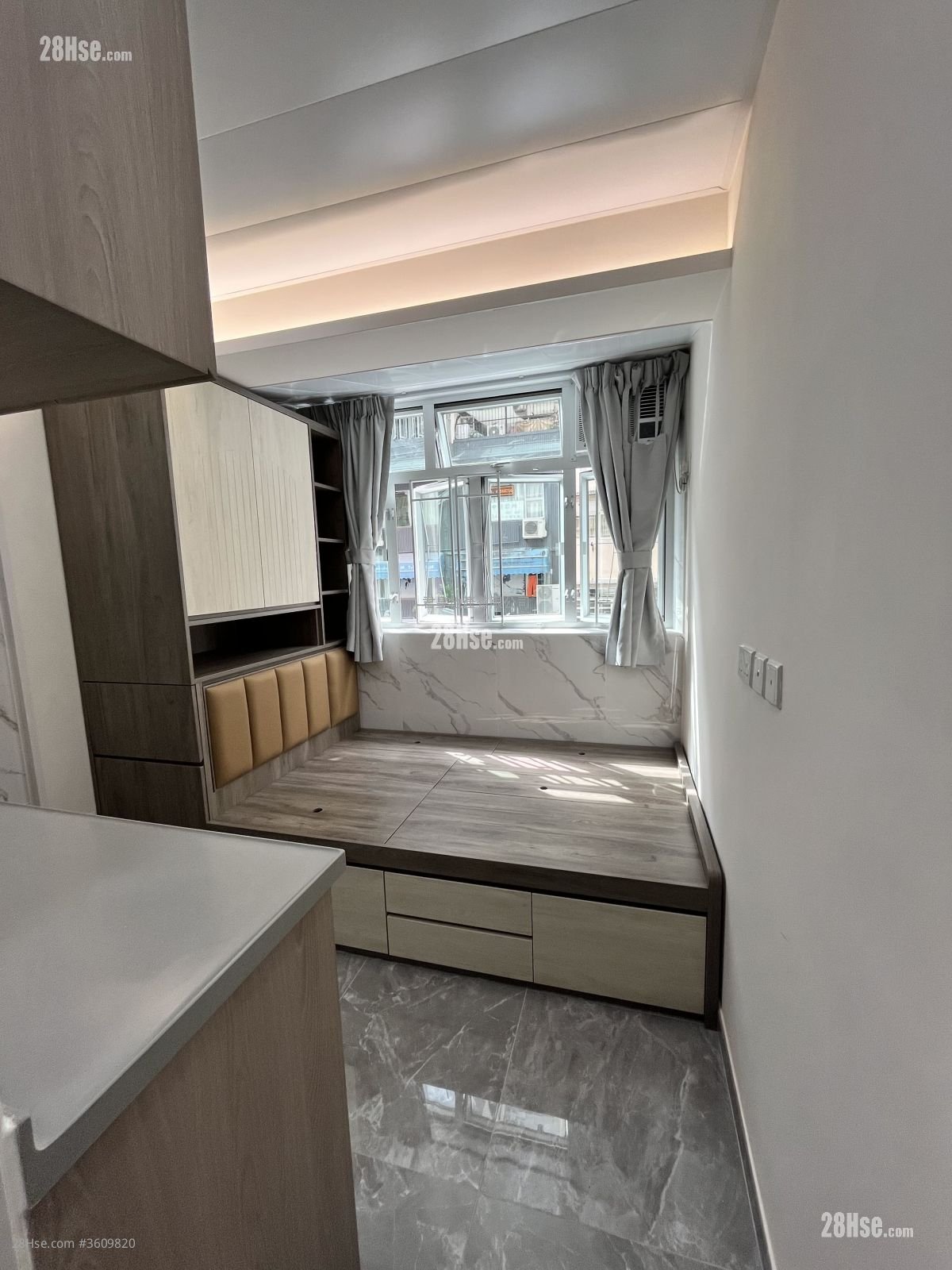 东发楼 租盘 开放式间隔 135 平方尺 ( 12.5 平方米 )