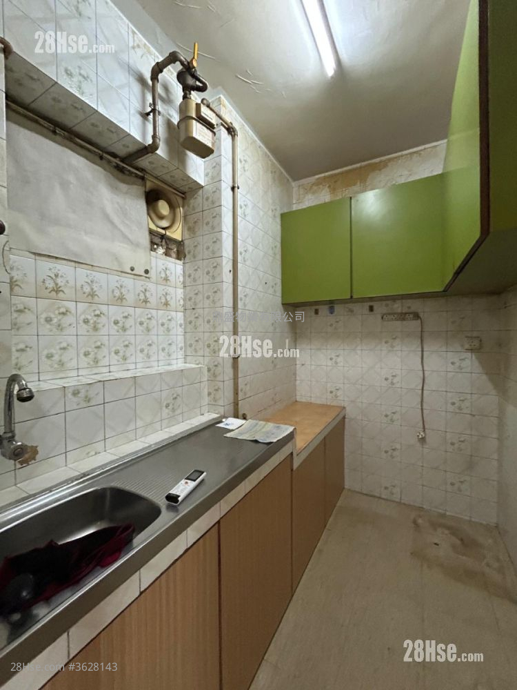 Lok Kwan House Sell 2 Bedrooms , 1 Bathroom 412 ft² ( 38.3 m² )