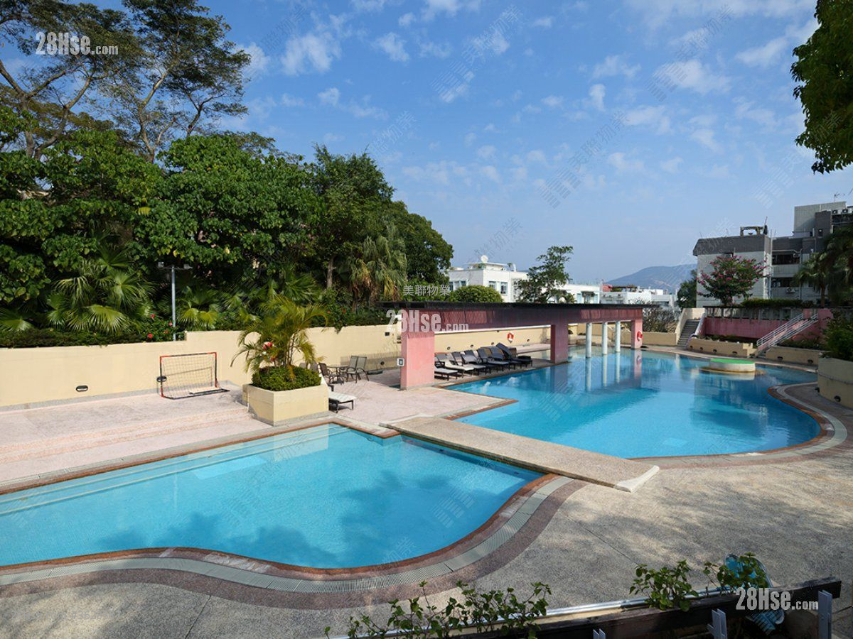 Stanley Court Sell 4 Bedrooms 2,049 ft² ( 190.4 m² )