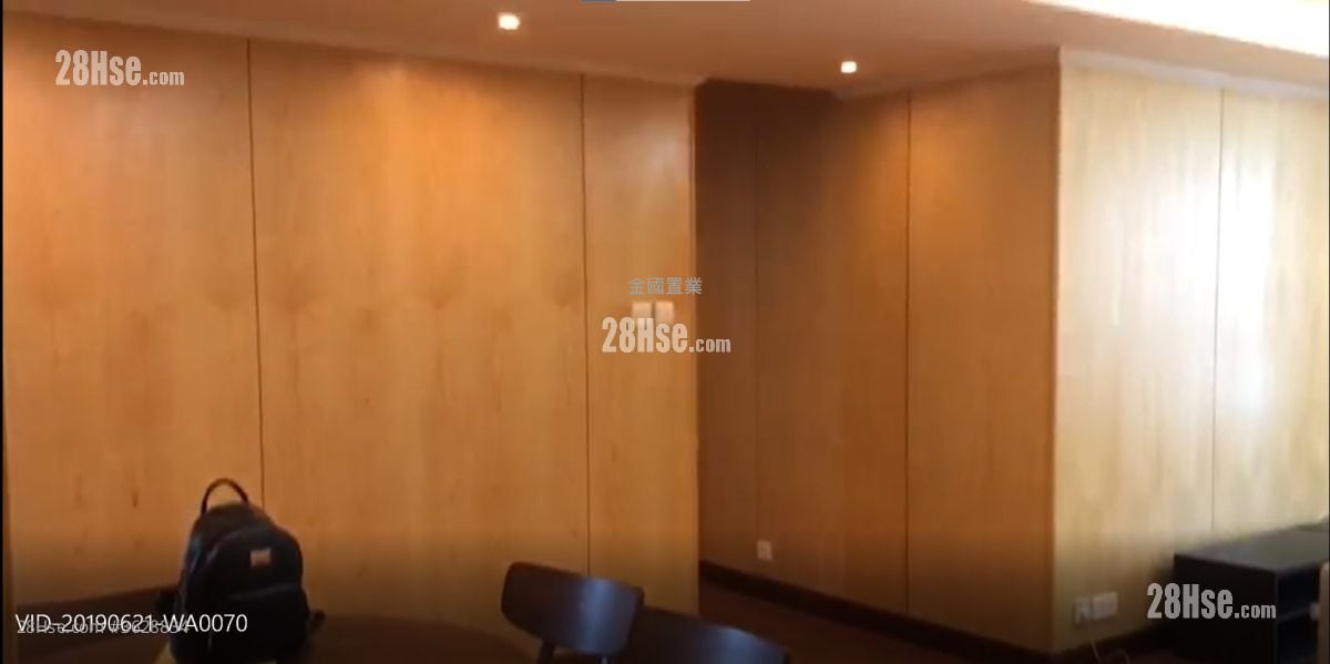 希尔顿大厦 售盘 4 房 , 2 浴室 958 平方尺 ( 89.0 平方米 )