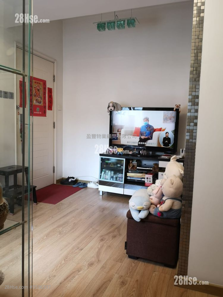 Kwong Sang Hong Building Sell 2 Bedrooms , 1 Bathroom 392 ft² ( 36.4 m² )