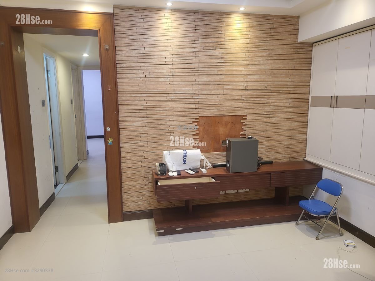 Hilltop Gardens Sell 3 Bedrooms , 2 Bathrooms 589 ft² ( 54.7 m² )