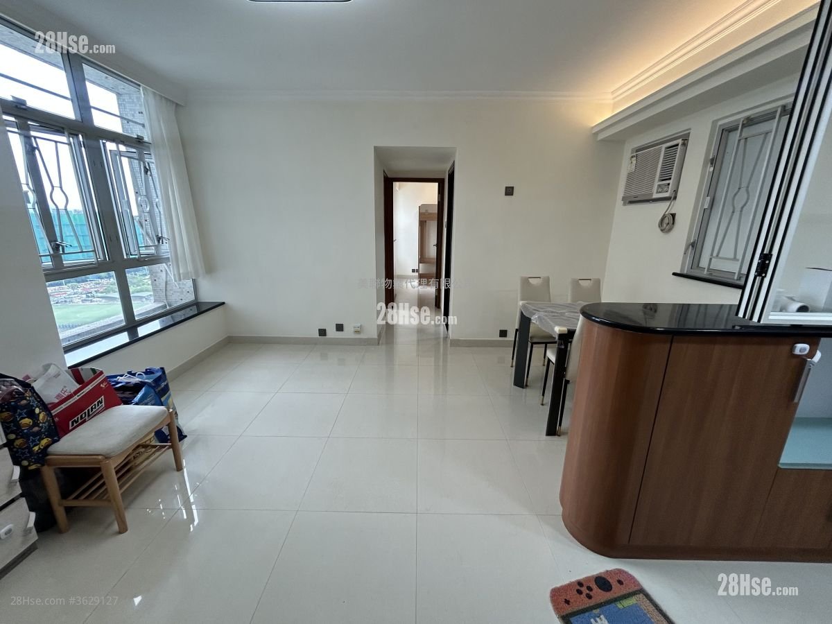 Uptown Plaza Rental 2 Bedrooms , 1 Bathroom 465 ft² ( 43.2 m² )