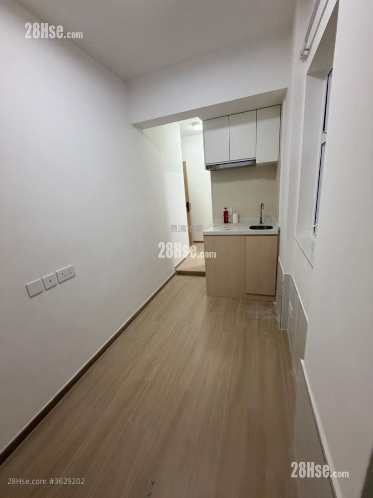 Man Fai Building Sell 665 ft² ( 61.8 m² )