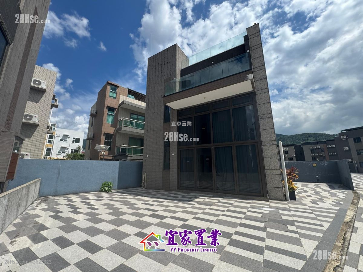 Village Sell 5+ Bedrooms , 4 Bathrooms 2,100 ft² ( 195.1 m² )