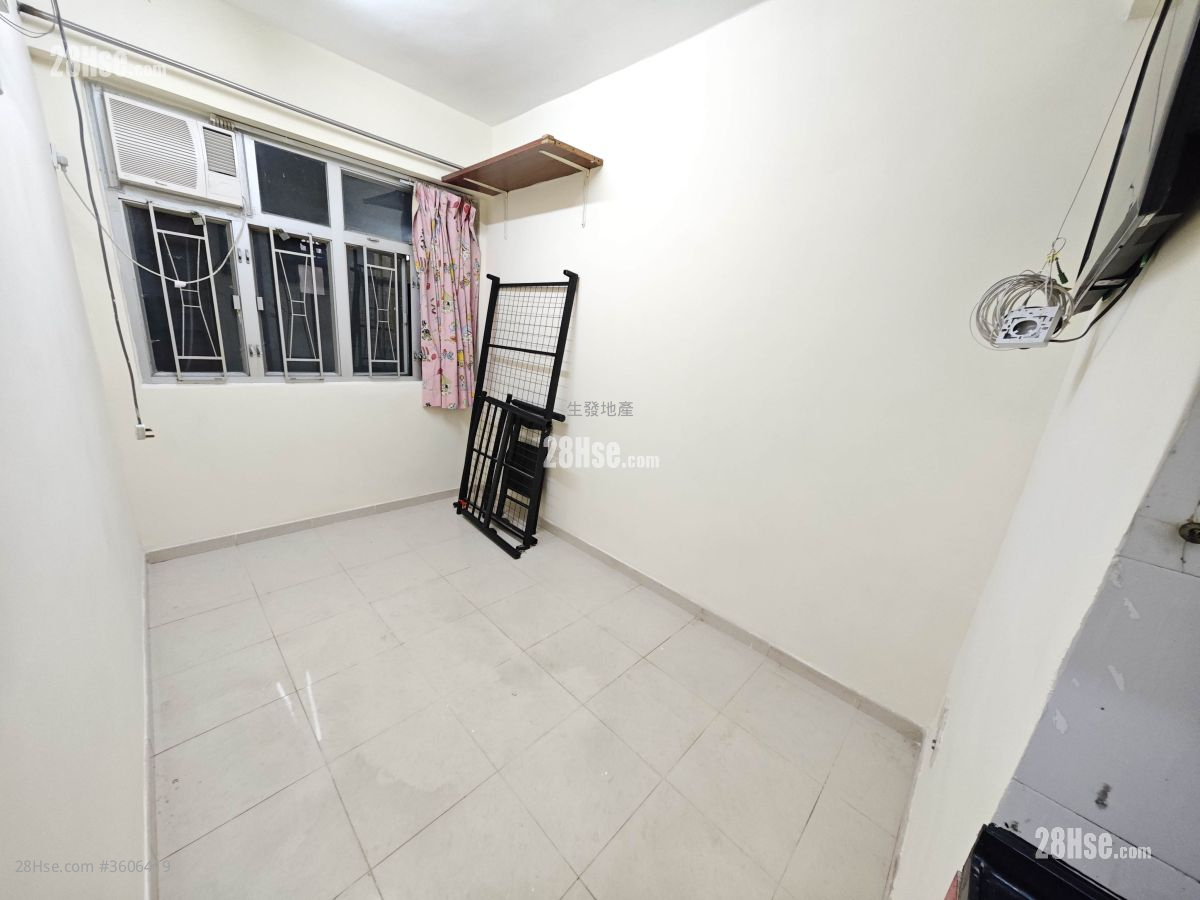 Yin Hing Building Sell 3 Bedrooms , 3 Bathrooms 386 ft² ( 35.9 m² )