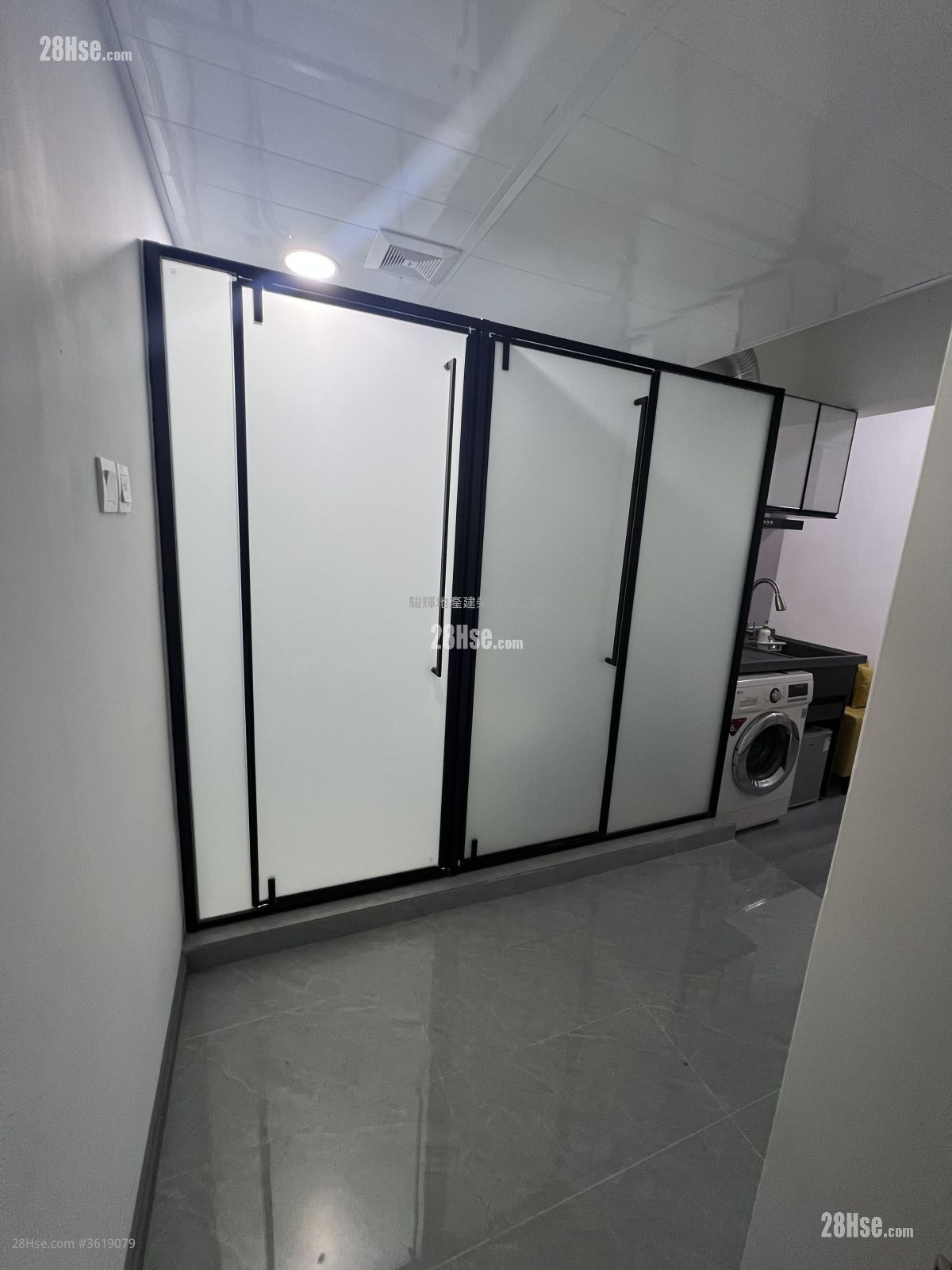 Po Wing Building Rental Studio , 1 Bathroom 180 ft² ( 16.7 m² )