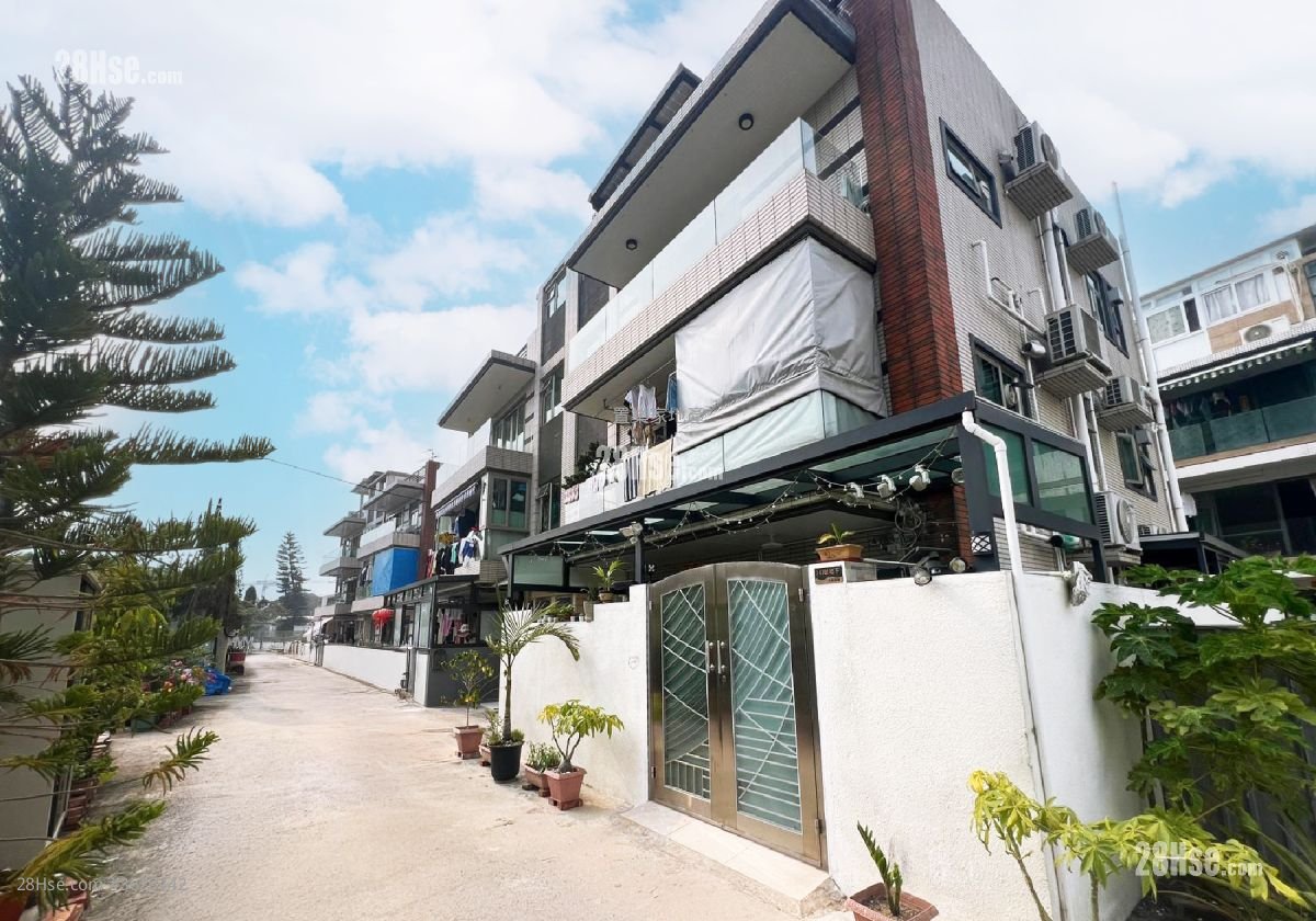 Village Sell 3 Bedrooms , 1 Bathroom 1,050 ft² ( 97.5 m² )