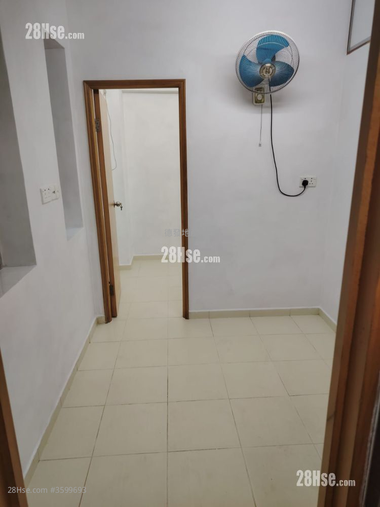 中坚楼 租盘 开放式间隔 , 1 浴室 160 平方尺 ( 14.9 平方米 )