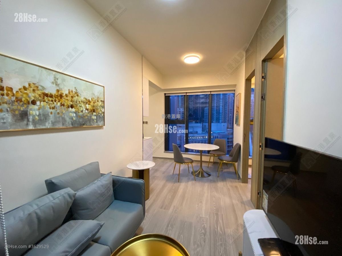 The Queens Rental 2 Bedrooms , 1 Bathroom 427 ft² ( 39.7 m² )