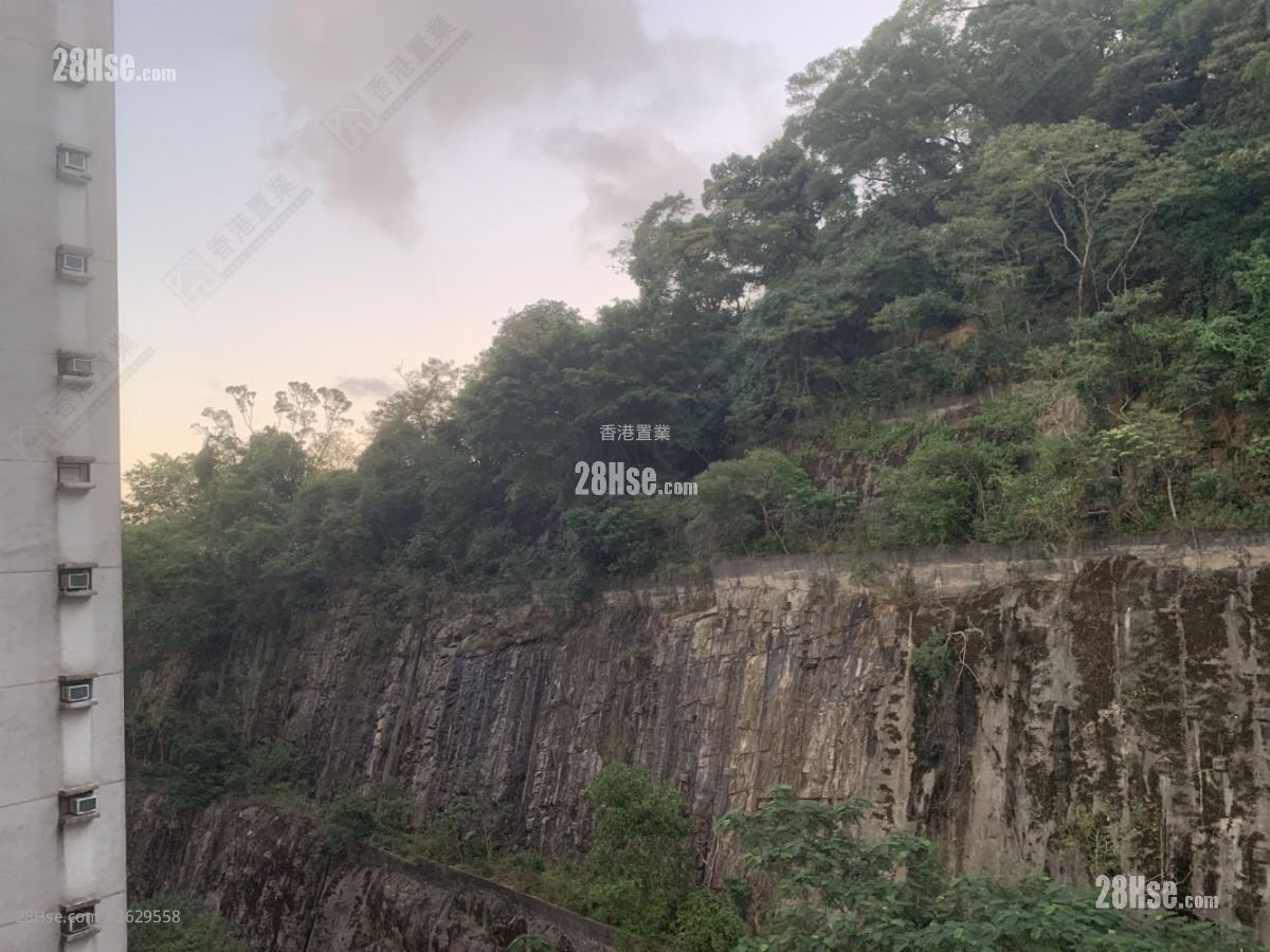 Kornhill Rental 2 Bedrooms , 1 Bathroom 524 ft² ( 48.7 m² )