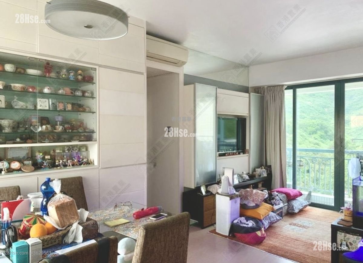 Pokfulam Terrace Sell 3 Bedrooms , 2 Bathrooms 676 ft² ( 62.8 m² )