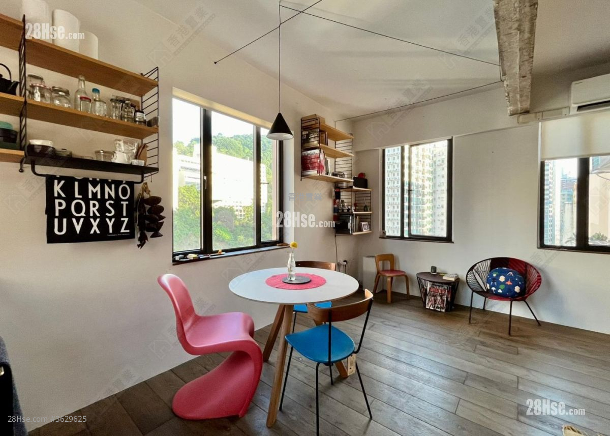 Cheong Shing Mansion Sell 2 Bedrooms , 1 Bathroom 335 ft² ( 31.1 m² )