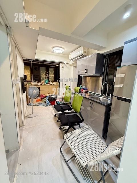 Polly Court Rental 2 Bedrooms , 1 Bathroom 273 ft² ( 25.4 m² )