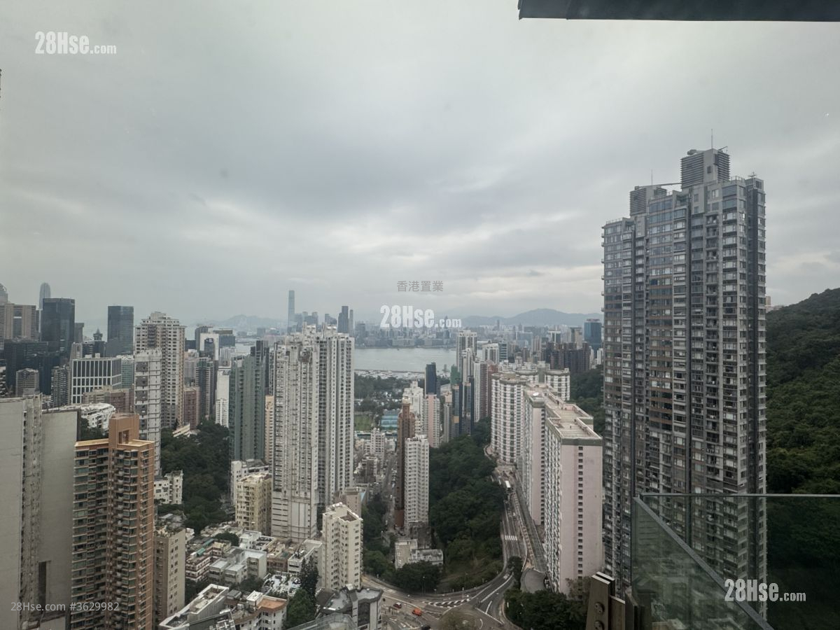 The Legend Rental 3 Bedrooms , 2 Bathrooms 1,104 ft² ( 102.6 m² )