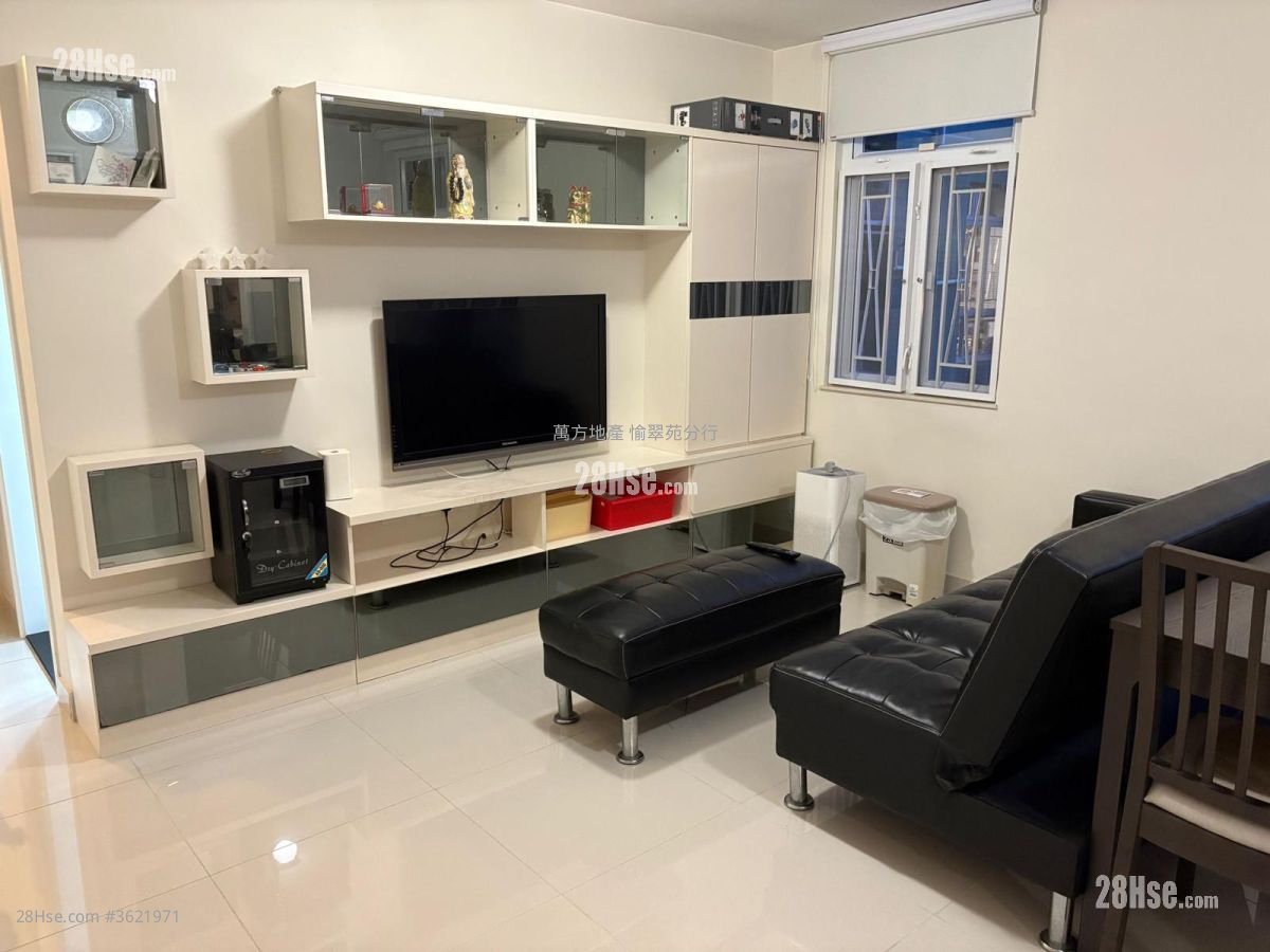 Yue Shing Court Sell 2 Bedrooms , 1 Bathroom 551 ft² ( 51.2 m² )