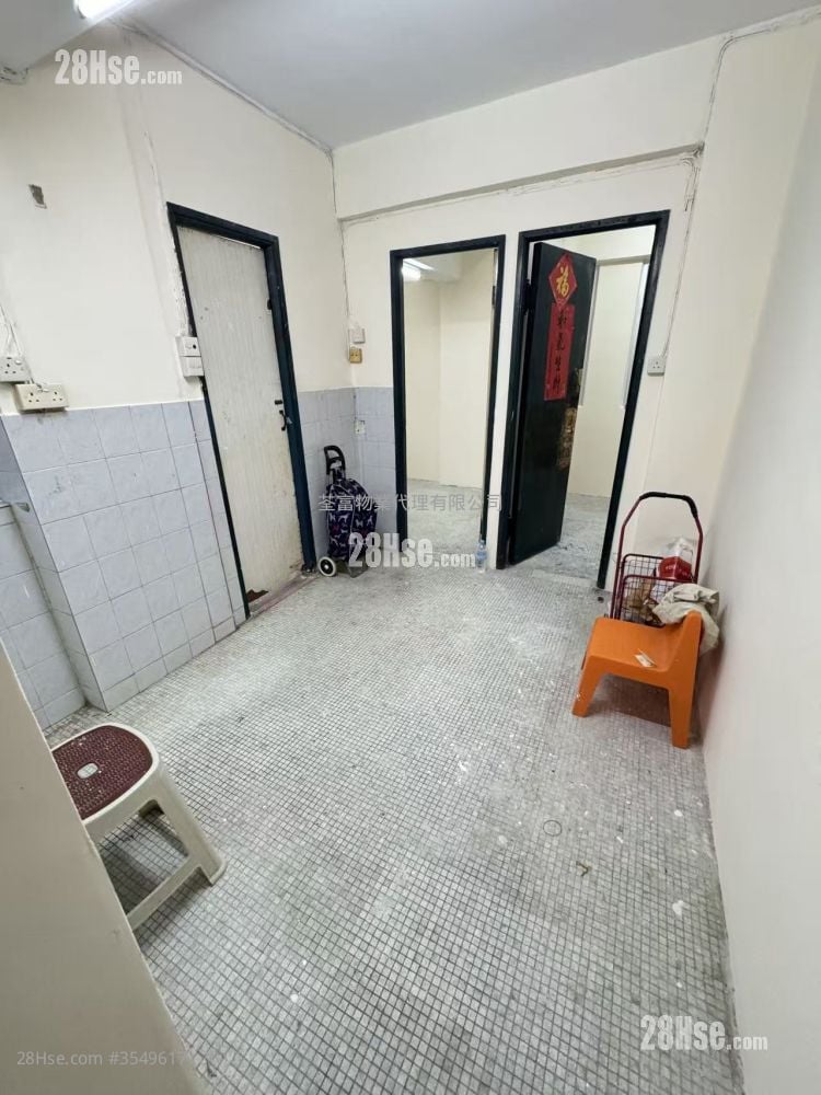 Yen Ya Building Sell 2 Bedrooms , 1 Bathroom 335 ft² ( 31.1 m² )