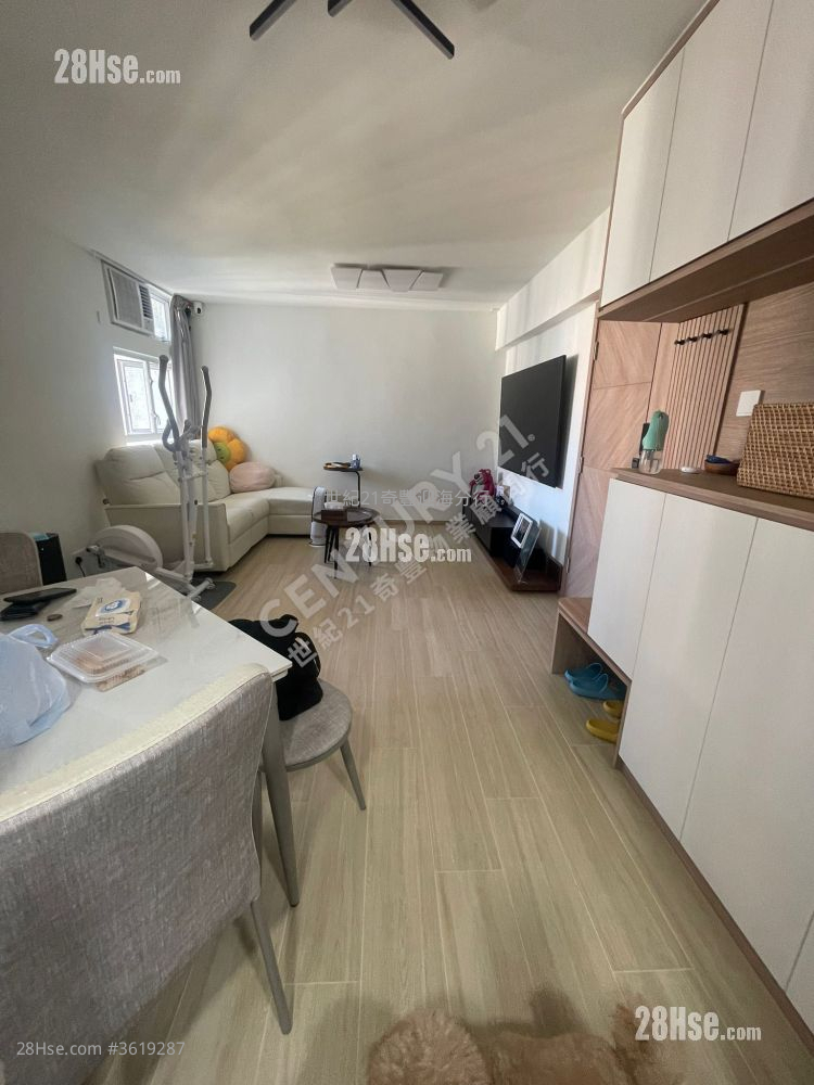 Yiu On Estate Sell 2 Bedrooms , 1 Bathroom 443 ft² ( 41.2 m² )