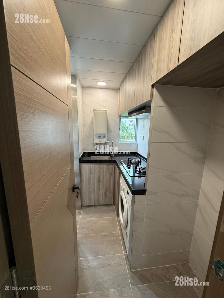 Yiu On Estate Sell 3 Bedrooms , 1 Bathroom 369 ft² ( 34.3 m² )