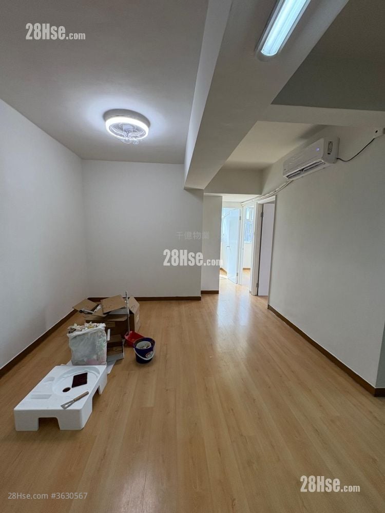 Mascot House Sell 3 Bedrooms , 1 Bathroom 684 ft² ( 63.5 m² )