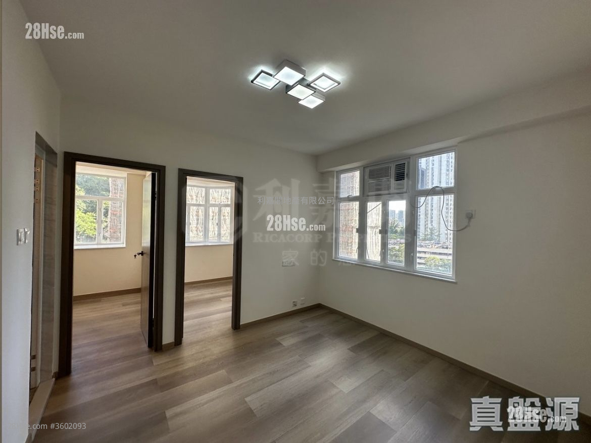 Grandeur Gardens Sell 2 Bedrooms , 1 Bathroom 417 ft² ( 38.7 m² )