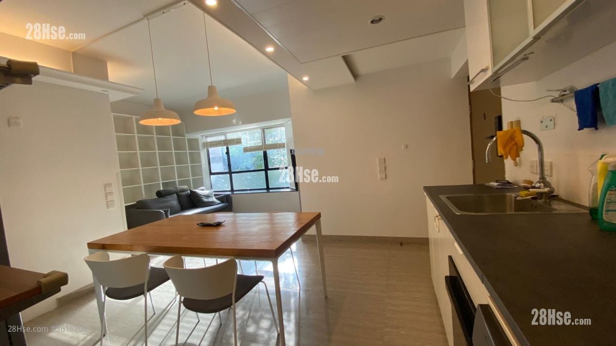 Valiant Park Rental 2 Bedrooms , 1 Bathroom 521 ft² ( 48.4 m² )