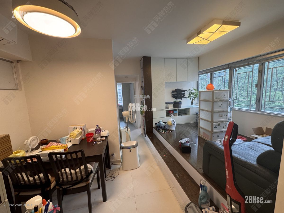 Greenknoll Court Sell 2 Bedrooms , 1 Bathroom 456 ft² ( 42.4 m² )