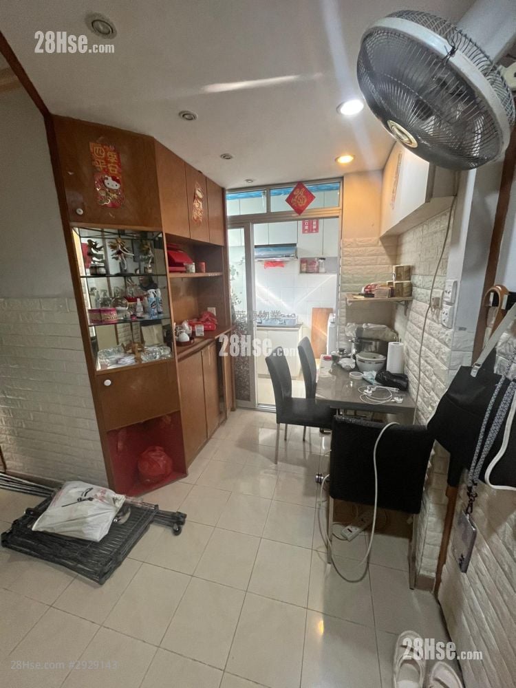 Tsz On Court Sell 2 Bedrooms , 1 Bathroom 421 ft² ( 39.1 m² )