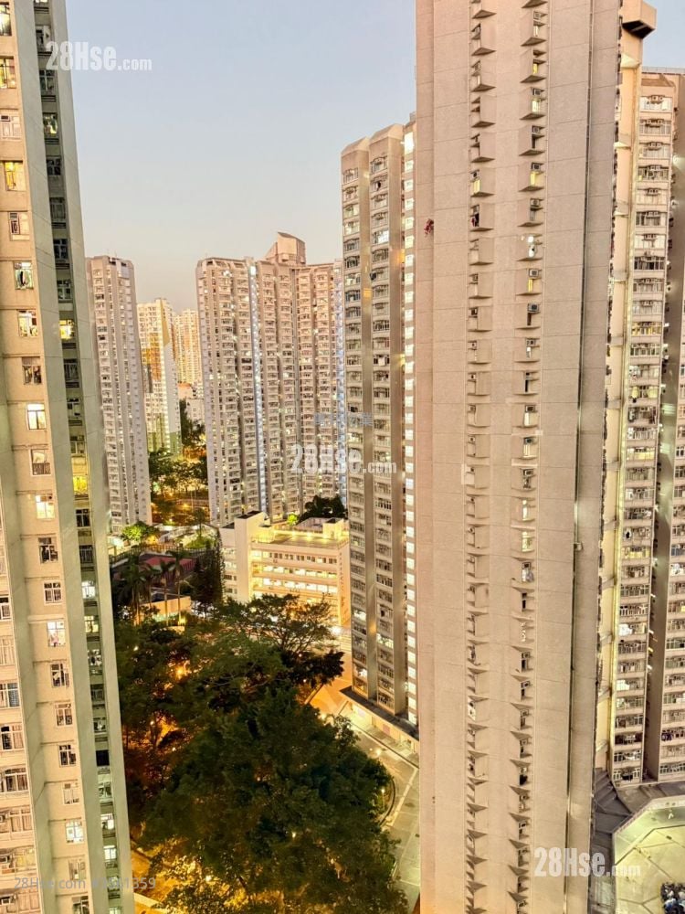 Chung Nga Court Sell 2 Bedrooms , 1 Bathroom 443 ft² ( 41.2 m² )