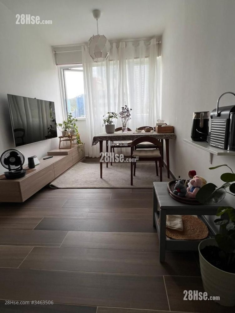 Broadview Court Sell 3 Bedrooms , 2 Bathrooms 577 ft² ( 53.6 m² )