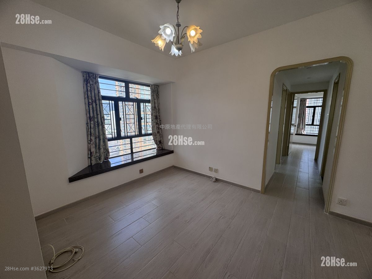 Skyline Plaza Rental 3 Bedrooms , 1 Bathroom 530 ft² ( 49.2 m² )