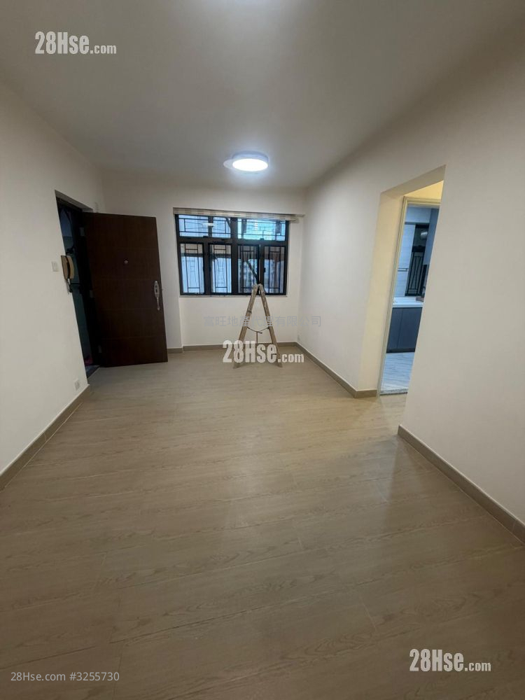 Mandarin Garden Sell 3 Bedrooms , 2 Bathrooms 717 ft² ( 66.6 m² )