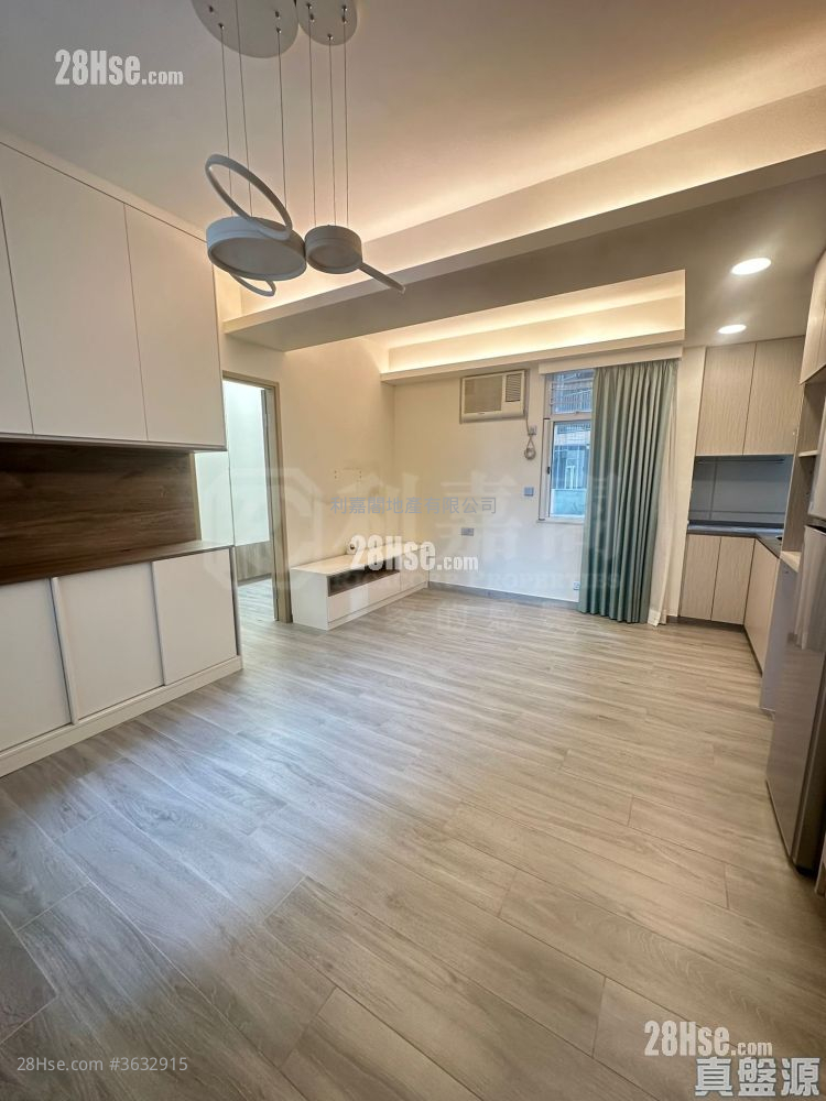 Woodland Court Sell 1 Bedroom , 1 Bathroom 394 ft² ( 36.6 m² )