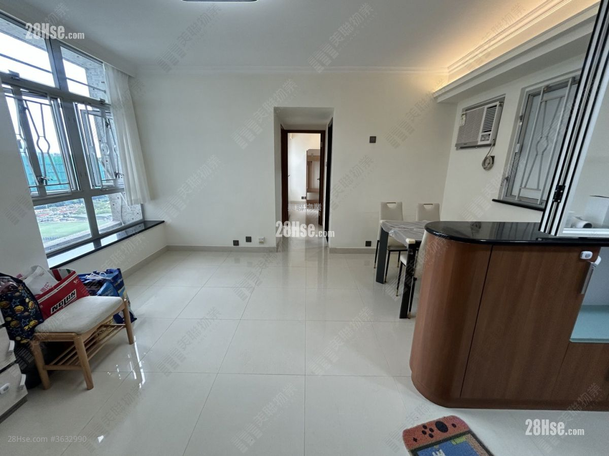 Uptown Plaza Rental 2 Bedrooms , 1 Bathroom 465 ft² ( 43.2 m² )