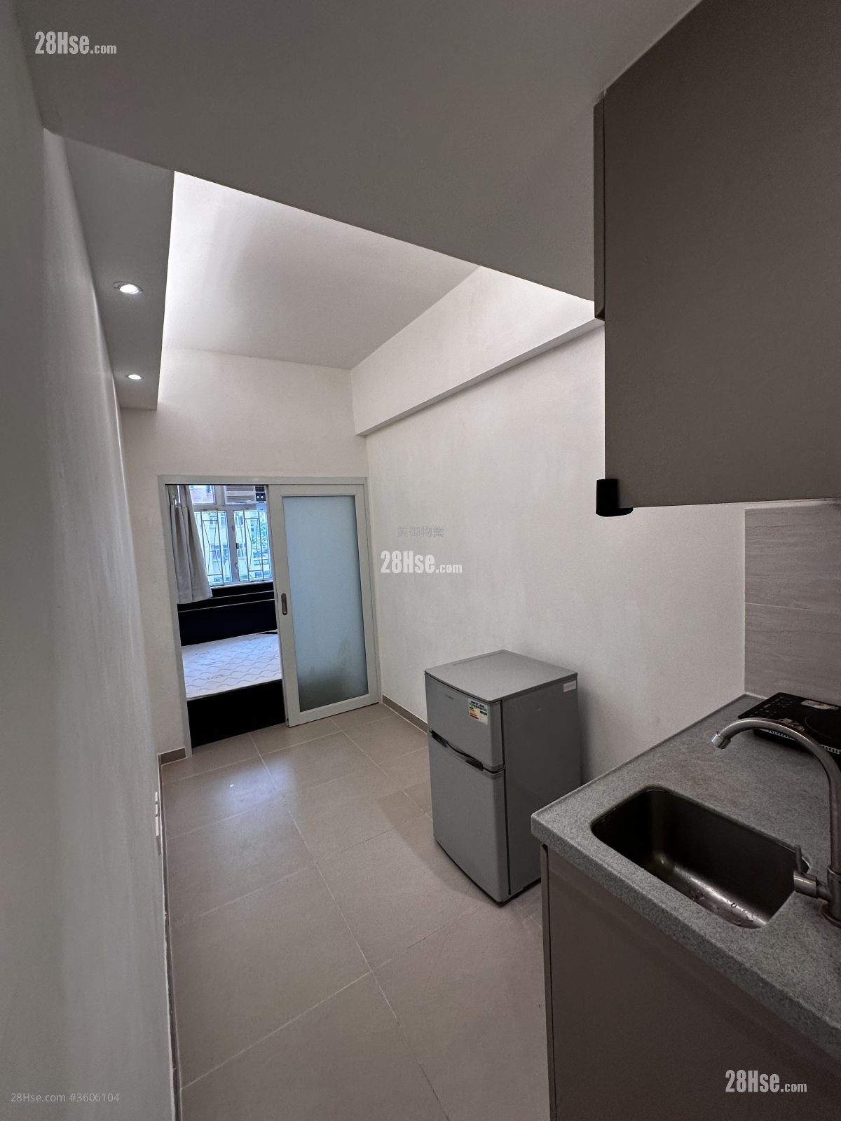 Metropole Building Rental 1 Bedroom , 1 Bathroom 238 ft² ( 22.1 m² )