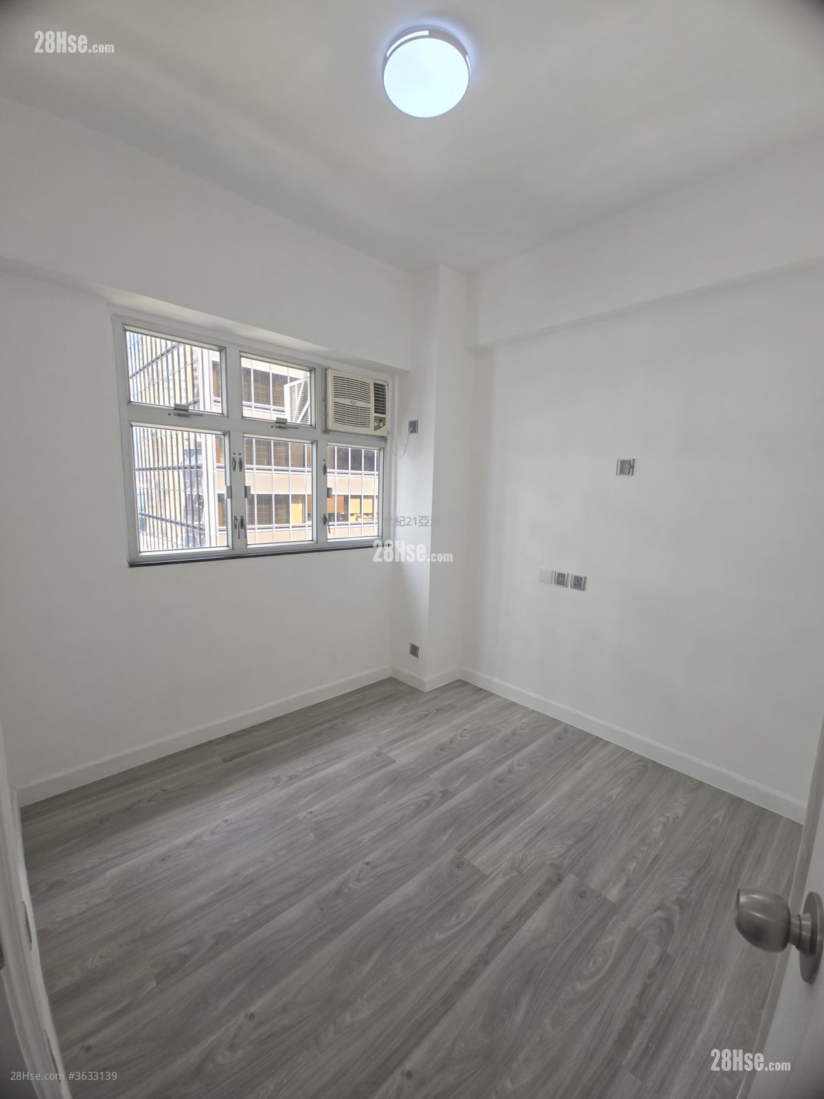 Tonnochy Towers Rental 2 Bedrooms , 1 Bathroom 354 ft² ( 32.9 m² )