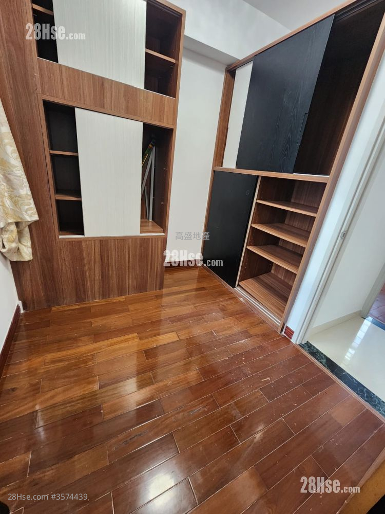 Hanfast Building Rental 2 Bedrooms , 1 Bathroom 562 ft² ( 52.2 m² )