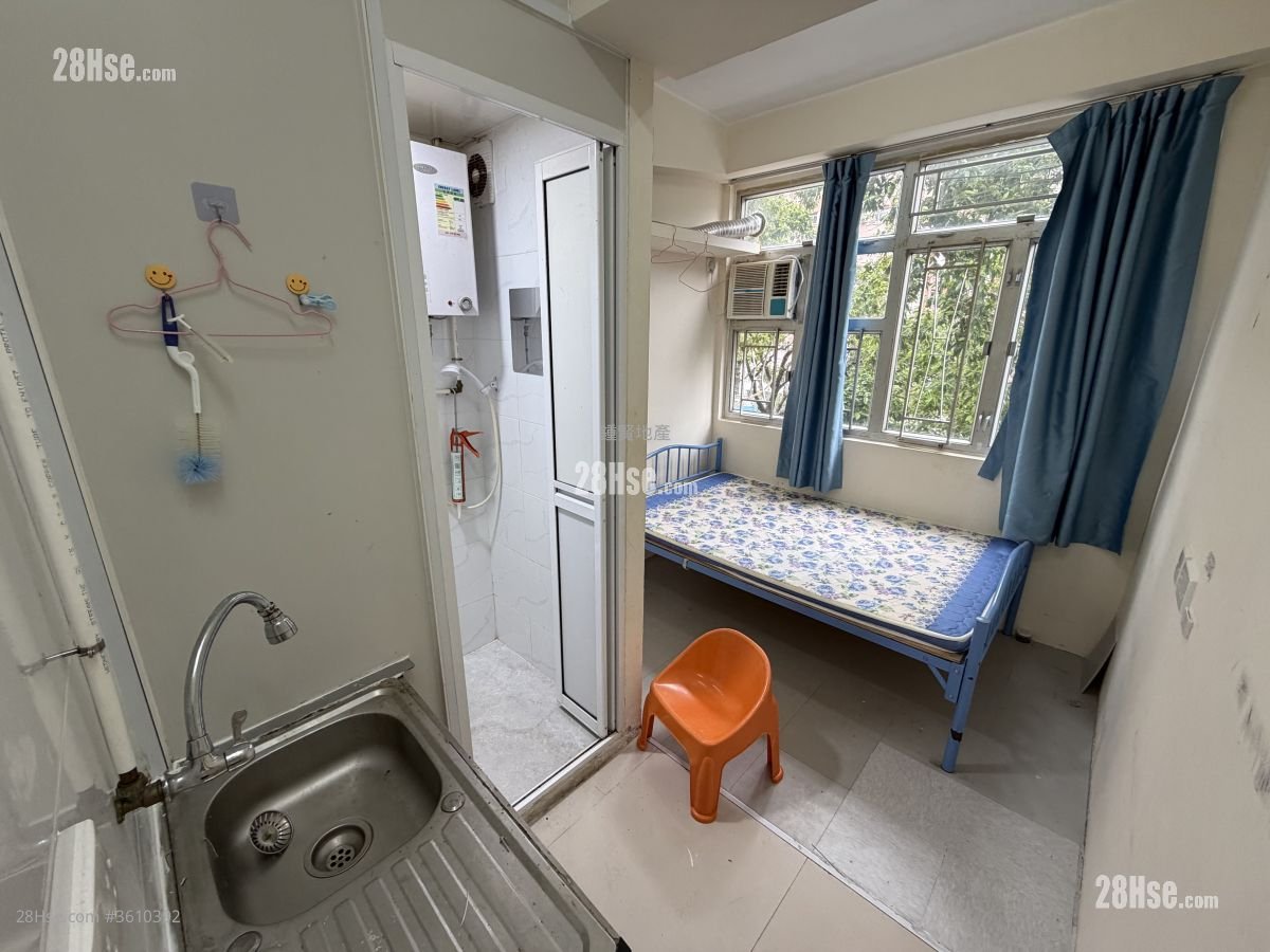 Yan Oi Building Rental Studio , 1 Bathroom 120 ft² ( 11.1 m² )