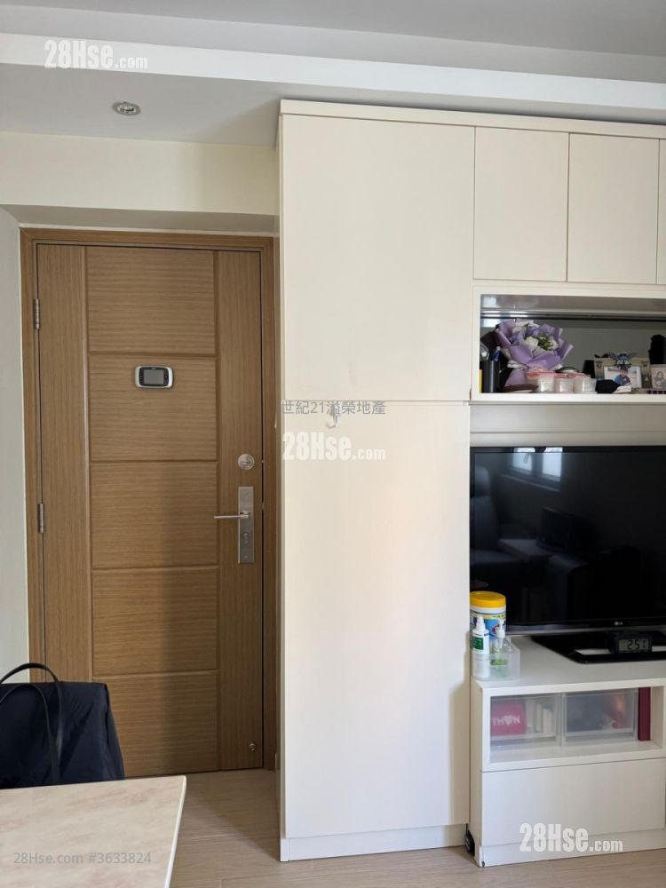 Wah Po Building Sell 2 Bedrooms , 1 Bathroom 305 ft² ( 28.3 m² )