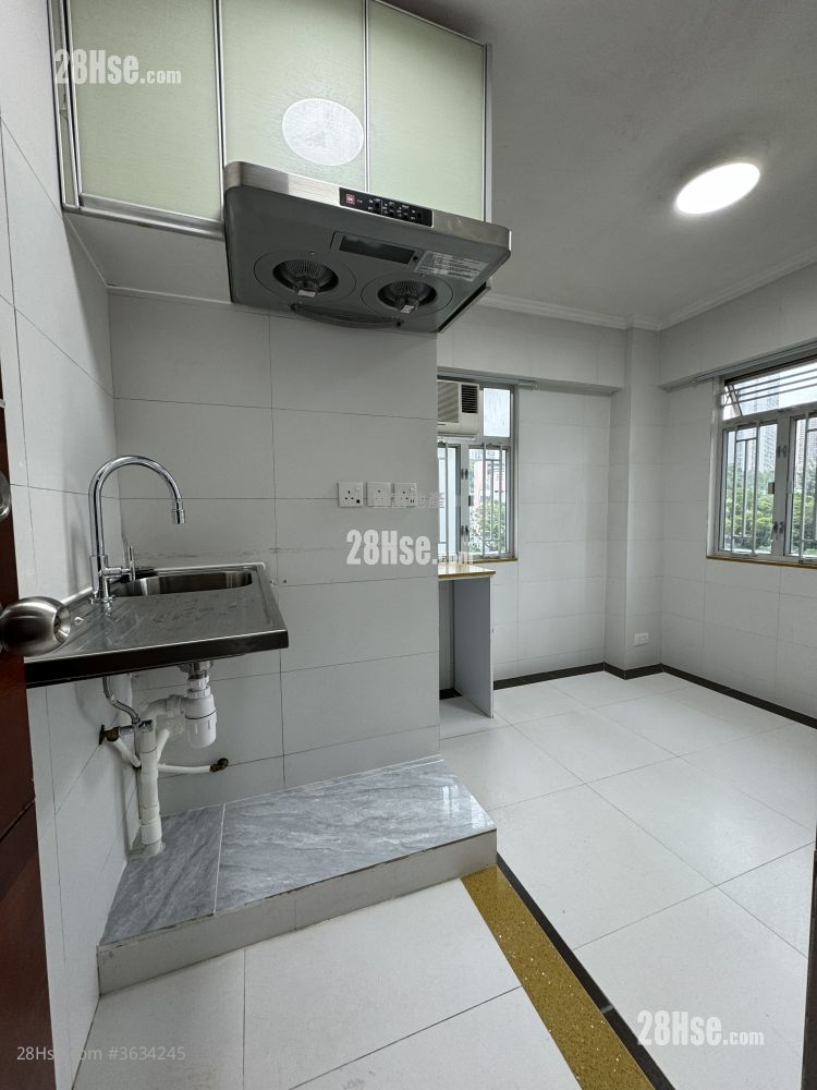 Southern Building Rental Studio , 1 Bathroom 130 ft² ( 12.1 m² )