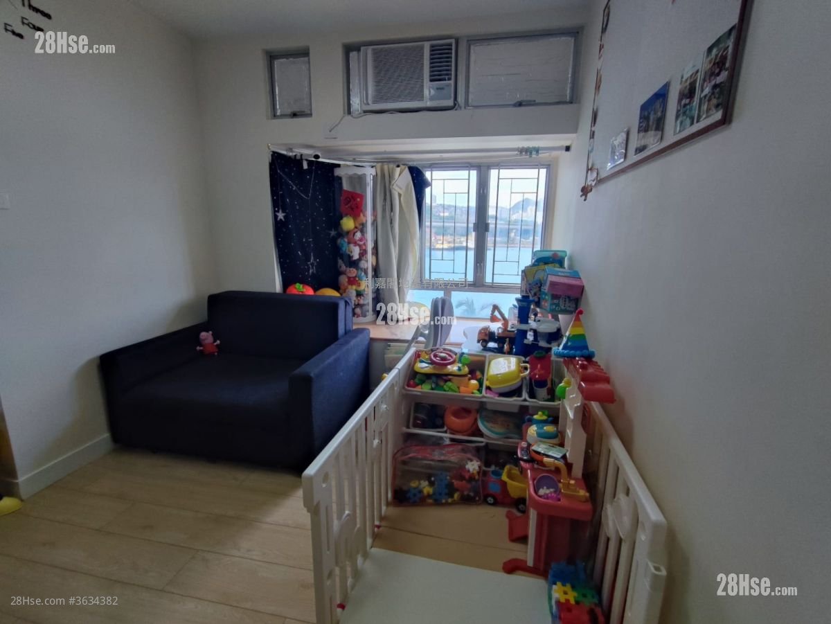 Greenfield Garden Sell 2 Bedrooms 473 ft² ( 43.9 m² )