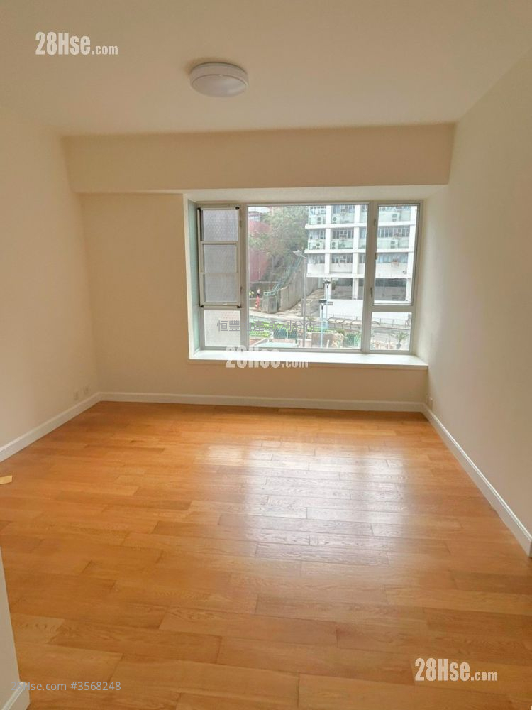 Sun Tak House Sell 2 Bedrooms , 1 Bathroom 417 ft² ( 38.7 m² )