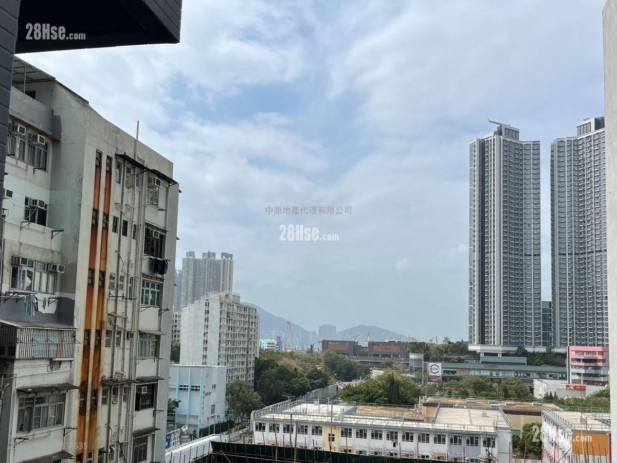 The Vim Sell Studio 212 ft² ( 19.7 m² )