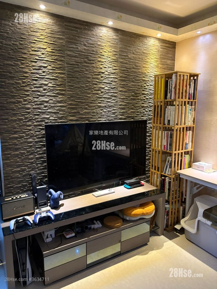 Tung Chun Court Sell 2 Bedrooms , 1 Bathroom 435 ft² ( 40.4 m² )