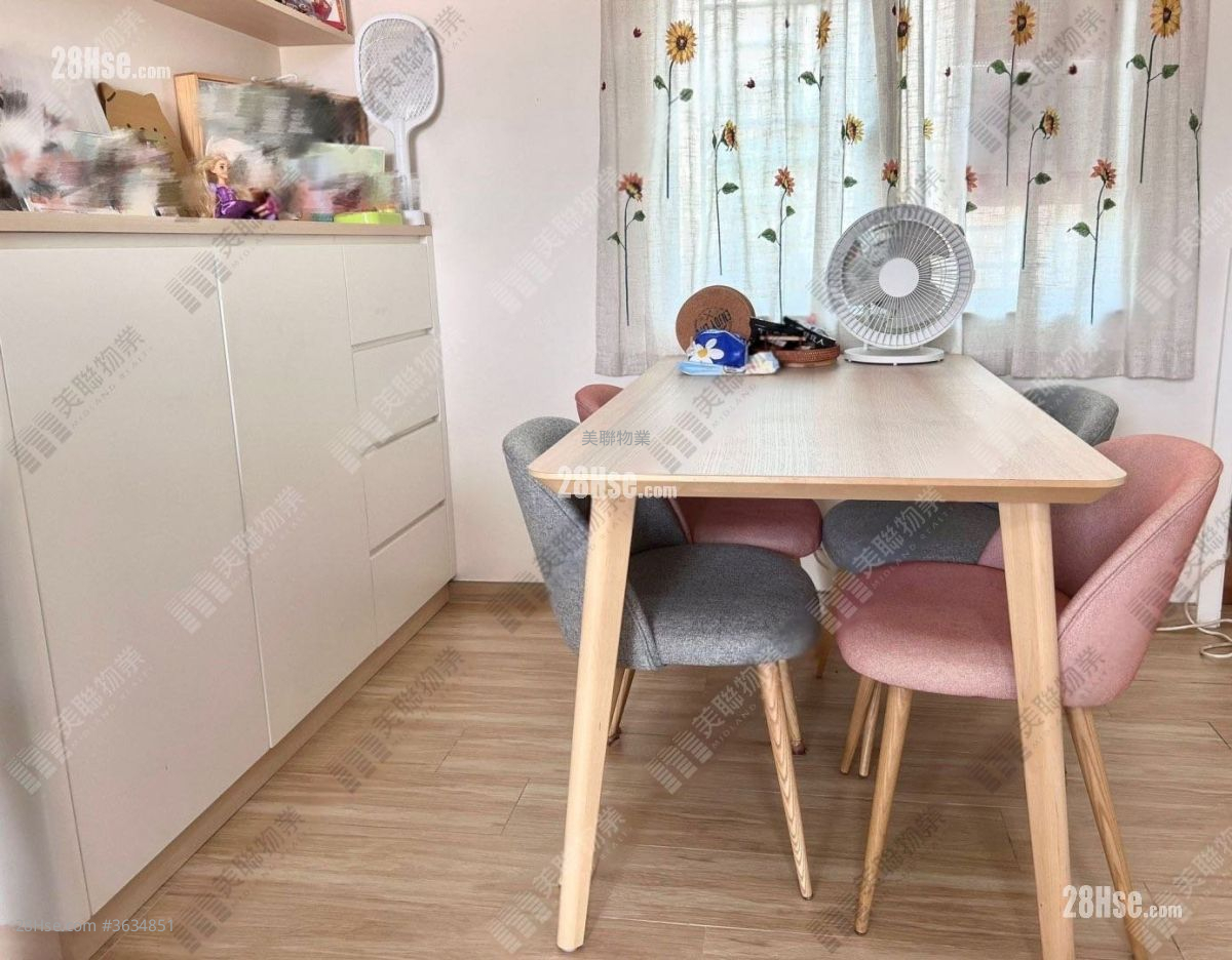 Curio Court Sell 3 Bedrooms , 2 Bathrooms 611 ft² ( 56.8 m² )